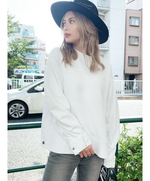 GYDA(ジェイダ)の「sleeveギャザードッキングスウェットTOPS(スウェット・レディース・チャコールグレー/オフホワイト/カーキ・FREE)」の1枚目の写真