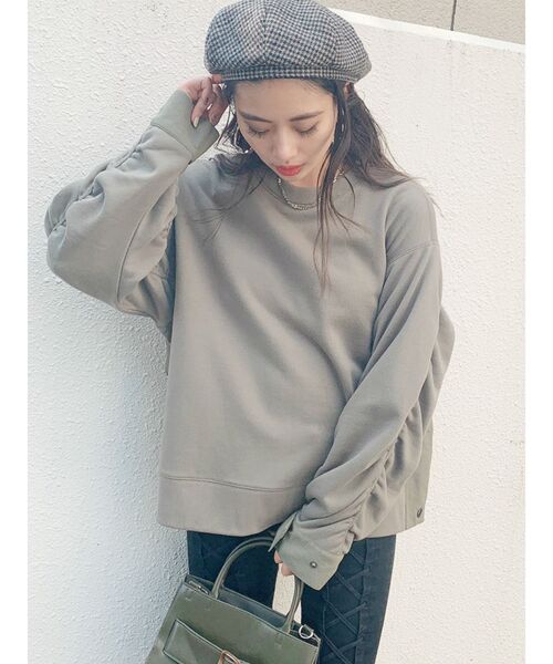 GYDA(ジェイダ)の「sleeveギャザードッキングスウェットTOPS(スウェット・レディース・チャコールグレー/オフホワイト/カーキ・FREE)」の3枚目の写真