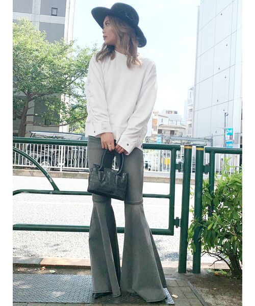 GYDA(ジェイダ)の「sleeveギャザードッキングスウェットTOPS(スウェット・レディース・チャコールグレー/オフホワイト/カーキ・FREE)」の9枚目の写真