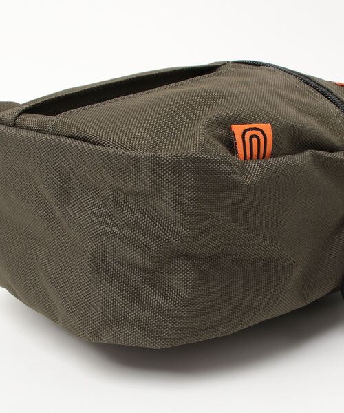 UNIVERSAL OVERALL（ユニバーサルオーバーオール）の「UNIVERSAL OVERALL-2ポケット縦型ショルダー（ショルダーバッグ・メンズ・ベージュ/ブラック/カーキ・FREE）」の19枚目の写真