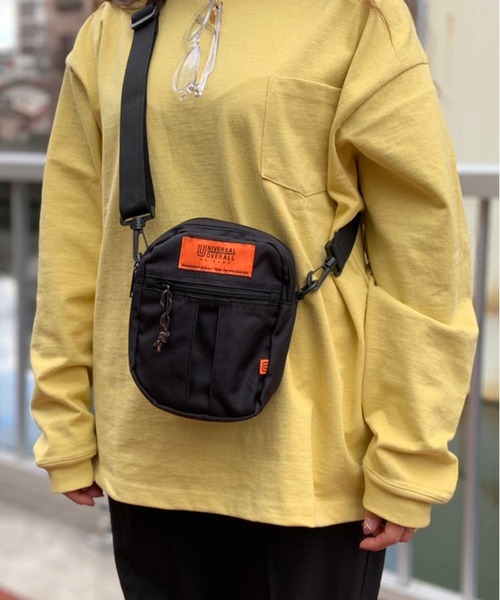 UNIVERSAL OVERALL（ユニバーサルオーバーオール）の「UNIVERSAL OVERALL-2ポケット縦型ショルダー（ショルダーバッグ・メンズ・ベージュ/ブラック/カーキ・FREE）」の2枚目の写真
