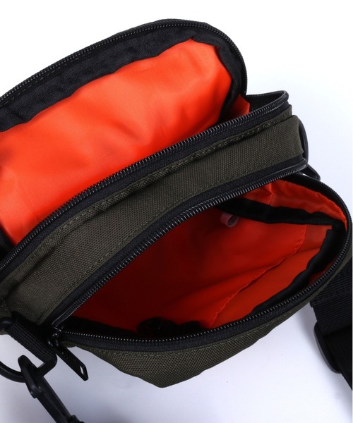 UNIVERSAL OVERALL（ユニバーサルオーバーオール）の「UNIVERSAL OVERALL-2ポケット縦型ショルダー（ショルダーバッグ・メンズ・ベージュ/ブラック/カーキ・FREE）」の6枚目の写真