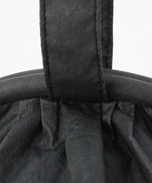 JOSEPH STUDIO（ジョゼフストゥディオ）の「ペーパーレザー　ハンドバッグ（ショルダーバッグ・レディース・ブラック系・F）」の4枚目の写真