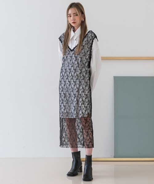 UNE MANSION（ユヌマンション）の「Ⅴネックレースシースルーノースリーブロングワンピース（ワンピース・レディース・ブラック/アイボリー・FREE）」の2枚目の写真