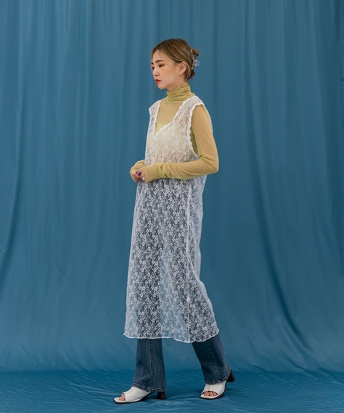 UNE MANSION（ユヌマンション）の「Ⅴネックレースシースルーノースリーブロングワンピース（ワンピース・レディース・ブラック/アイボリー・FREE）」の17枚目の写真