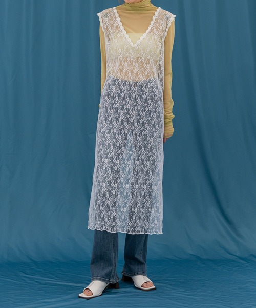 UNE MANSION（ユヌマンション）の「Ⅴネックレースシースルーノースリーブロングワンピース（ワンピース・レディース・ブラック/アイボリー・FREE）」の11枚目の写真