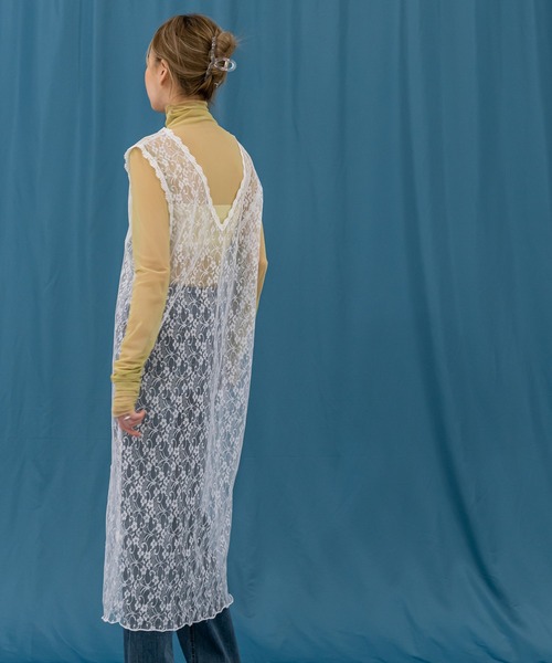 UNE MANSION（ユヌマンション）の「Ⅴネックレースシースルーノースリーブロングワンピース（ワンピース・レディース・ブラック/アイボリー・FREE）」の14枚目の写真