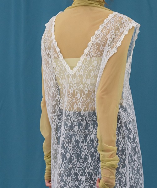 UNE MANSION（ユヌマンション）の「Ⅴネックレースシースルーノースリーブロングワンピース（ワンピース・レディース・ブラック/アイボリー・FREE）」の6枚目の写真