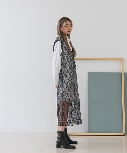 UNE MANSION（ユヌマンション）の「Ⅴネックレースシースルーノースリーブロングワンピース（ワンピース・レディース・ブラック/アイボリー・FREE）」の12枚目の写真
