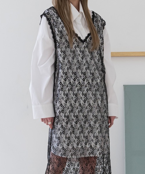 UNE MANSION（ユヌマンション）の「Ⅴネックレースシースルーノースリーブロングワンピース（ワンピース・レディース・ブラック/アイボリー・FREE）」の7枚目の写真