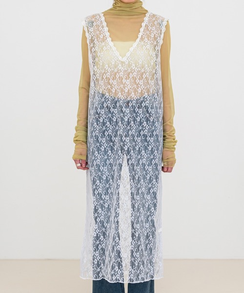 UNE MANSION（ユヌマンション）の「Ⅴネックレースシースルーノースリーブロングワンピース（ワンピース・レディース・ブラック/アイボリー・FREE）」の10枚目の写真