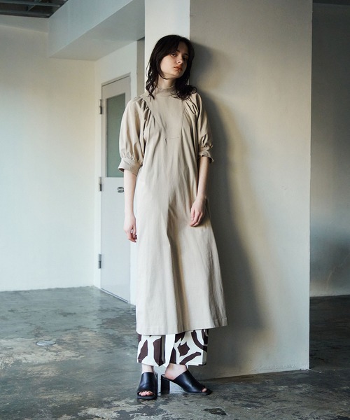 UNITED TOKYO（ユナイテッドトウキョウ）の「バブルスリーブロングワンピース（ワンピース・レディース・ブラック/ベージュ・FREE）」の18枚目の写真