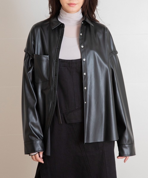 AULA AILA(アウラアイラ)の「オーバーサイズシャツ(シャツ/ブラウス・レディース・ブラック/ベージュ/グリーン/ライトベージュ・0)」の2枚目の写真