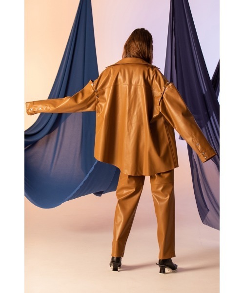 AULA AILA(アウラアイラ)の「オーバーサイズシャツ(シャツ/ブラウス・レディース・ブラック/ベージュ/グリーン/ライトベージュ・0)」の9枚目の写真