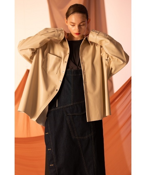 AULA AILA(アウラアイラ)の「オーバーサイズシャツ(シャツ/ブラウス・レディース・ブラック/ベージュ/グリーン/ライトベージュ・0)」の16枚目の写真