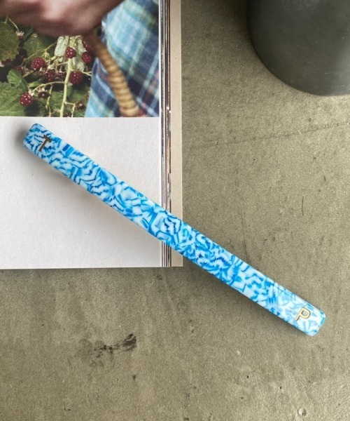 THEATRE PRODUCTS(シアタープロダクツ)の「STICK BALLETTA(バレッタ/ヘアクリップ・レディース・ブルー/ピンク/ブラック/オレンジ・FREE)」の1枚目の写真