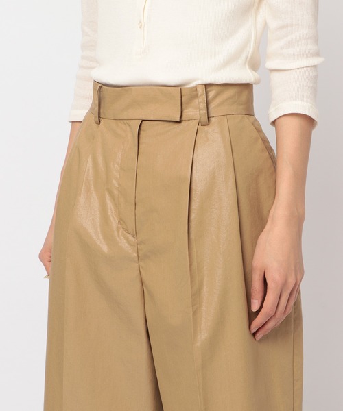 ETRE TOKYO レザーライク バミューダ タック ハーフパンツ ETRE TOKYO（エトレトウキョウ）の「バミューダタックパンツ