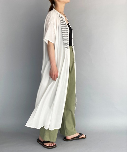 PICCIN(ピッチン)の「スモッキングシャツワンピース(ワンピース・レディース・チャコールグレー/ベージュ/オフホワイト・M)」の9枚目の写真