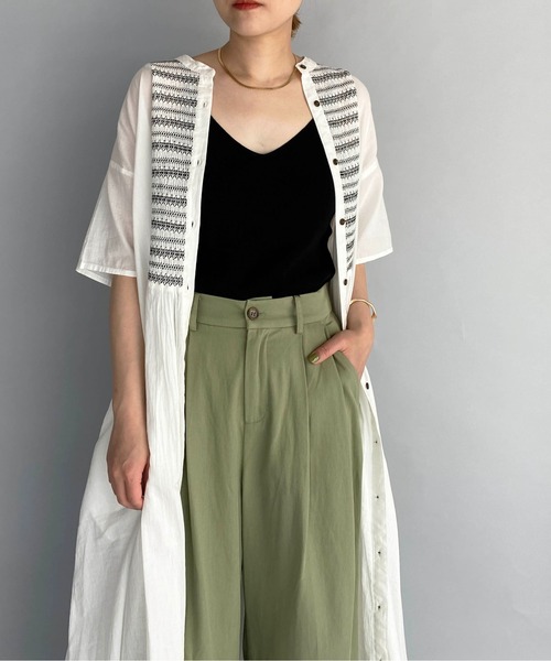 PICCIN(ピッチン)の「スモッキングシャツワンピース(ワンピース・レディース・チャコールグレー/ベージュ/オフホワイト・M)」の6枚目の写真