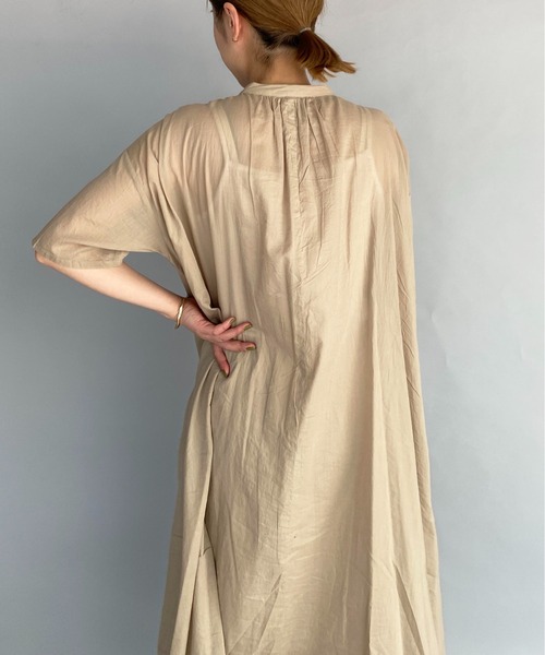 PICCIN(ピッチン)の「スモッキングシャツワンピース(ワンピース・レディース・チャコールグレー/ベージュ/オフホワイト・M)」の15枚目の写真