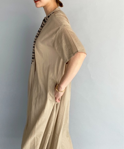 PICCIN(ピッチン)の「スモッキングシャツワンピース(ワンピース・レディース・チャコールグレー/ベージュ/オフホワイト・M)」の16枚目の写真