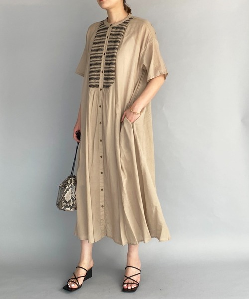 PICCIN(ピッチン)の「スモッキングシャツワンピース(ワンピース・レディース・チャコールグレー/ベージュ/オフホワイト・M)」の18枚目の写真