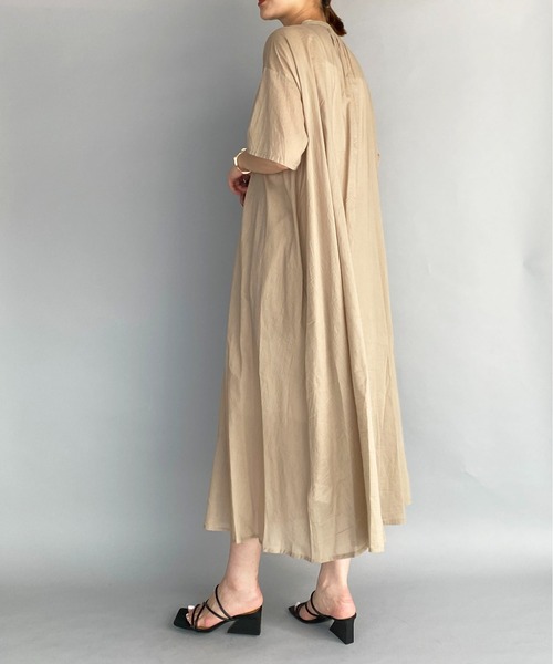 PICCIN(ピッチン)の「スモッキングシャツワンピース(ワンピース・レディース・チャコールグレー/ベージュ/オフホワイト・M)」の21枚目の写真