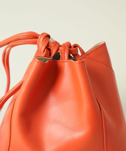 MARROW(マロウ)の「【MARROW(マロー)】ピロー3 MA-AC8106/レザー巾着バッグ(ショルダーバッグ・レディース・ライトグレー/ブラック/レッド/オリーブ・FREE)」の20枚目の写真