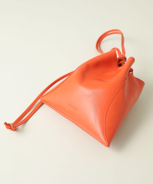 MARROW(マロウ)の「【MARROW(マロー)】ピロー3 MA-AC8106/レザー巾着バッグ(ショルダーバッグ・レディース・ライトグレー/ブラック/レッド/オリーブ・FREE)」の17枚目の写真