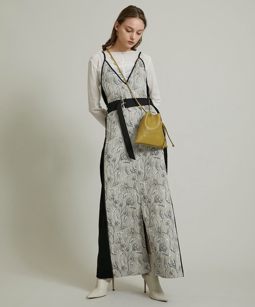 MARROW(マロウ)の「【MARROW(マロー)】ピロー3 MA-AC8106/レザー巾着バッグ(ショルダーバッグ・レディース・ライトグレー/ブラック/レッド/オリーブ・FREE)」の5枚目の写真