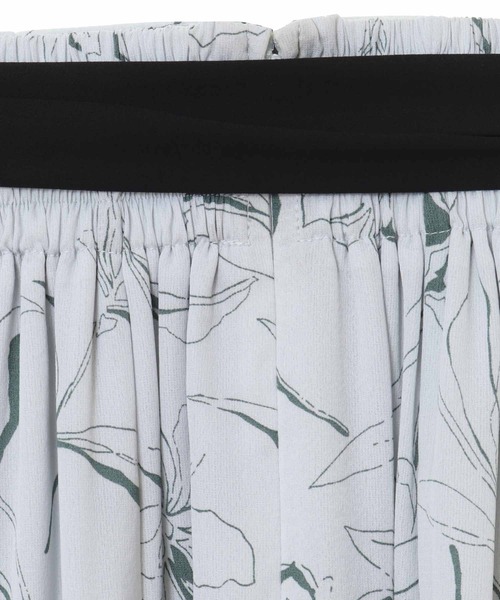 31 Sons de mode（トランテアン　ソン　ドゥ　モード）の「エアリーフラワープリントスカート（スカート・レディース・ブラック/オフホワイト/サックスブルー・38/36）」の14枚目の写真