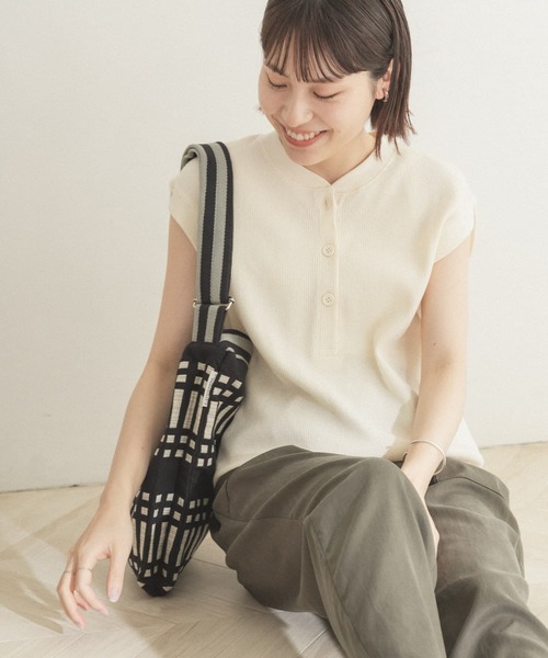 FORK&SPOON（フォークアンドスプーン）の「FORK&SPOON　ワッフルヘンリーネックプルオーバー（Tシャツ/カットソー・レディース・ライトブラウン/ブラック/アイボリー・ONE）」の4枚目の写真