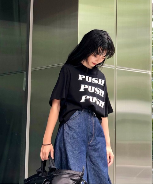 DIESEL（ディーゼル）の「レディース サステナブル Tシャツ プリント ドロップショルダー（Tシャツ/カットソー・レディース・ホワイト/ブラック/オフホワイト・SMALL/MEDIUM/X-SMALL）」の3枚目の写真