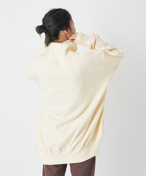 CIAOPANIC（チャオパニック）の「ハイネックビッグスウェット（スウェット・レディース・ブラック/キャメル/インディゴブルー/アイボリー・FREE）」の5枚目の写真