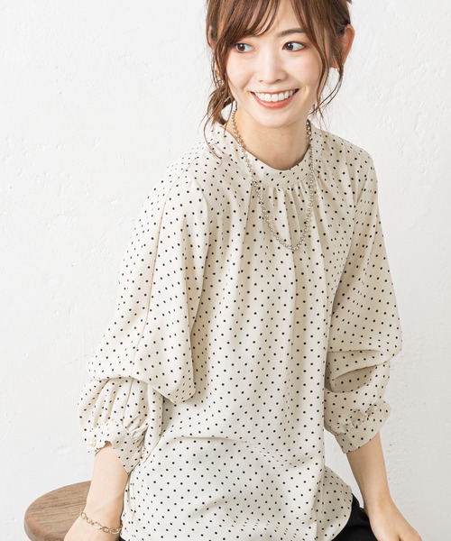 prose verse（プロズヴェール）の「無地×ドット袖2WAYブラウス（シャツ/ブラウス・レディース・オフホワイト/ブラック/ブラウン/ベージュ・MEDIUM）」の2枚目の写真