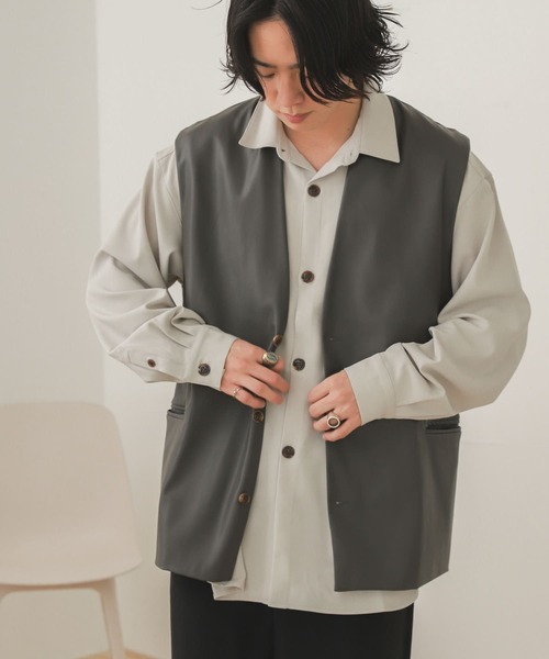 SENSE OF PLACE by URBAN RESEARCH（センスオブプレイスバイアーバンリサーチ）の「『セットアップ対応』フェイクレザーベスト（ベスト・メンズ・チャコールグレー/ミント/ブラック・MEDIUM/LARGE）」の3枚目の写真