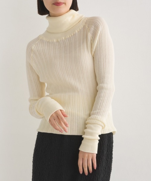 OMNES（オムネス）の「ランダムテレコニット タートルネック（ニット/セーター・レディース・グレー系その他/チャコール/アイボリー/ブラック/グレー/オートミール/ブラック系その他/ホワイト系その他/グレイッシュベージュ/グリーン系その他・FREE）」の2枚目の写真