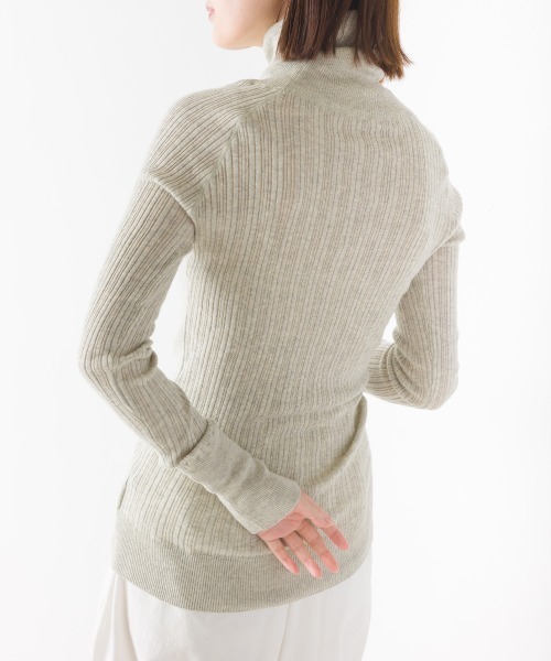 OMNES（オムネス）の「ランダムテレコニット タートルネック（ニット/セーター・レディース・グレー系その他/チャコール/アイボリー/ブラック/グレー/オートミール/ブラック系その他/ホワイト系その他/グレイッシュベージュ/グリーン系その他・FREE）」の19枚目の写真
