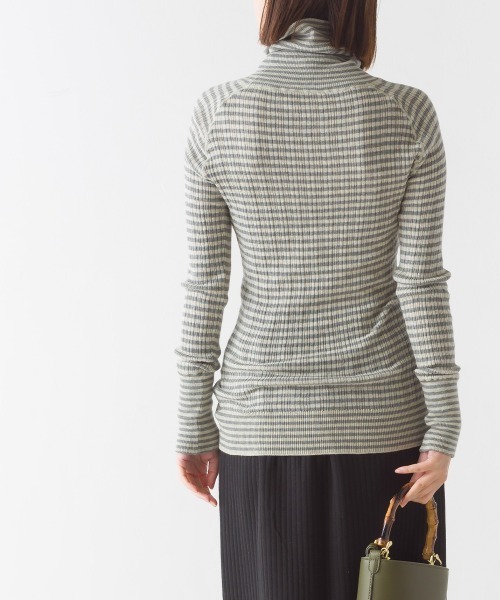 OMNES（オムネス）の「ランダムテレコニット タートルネック（ニット/セーター・レディース・グレー系その他/チャコール/アイボリー/ブラック/グレー/オートミール/ブラック系その他/ホワイト系その他/グレイッシュベージュ/グリーン系その他・FREE）」の14枚目の写真