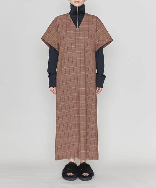 ASTRAET（アストラット）の「＜ASTRAET（アストラット）＞グレンチェック Vネック ワンピース（ワンピース・レディース・ブラウン・FREE）」の4枚目の写真