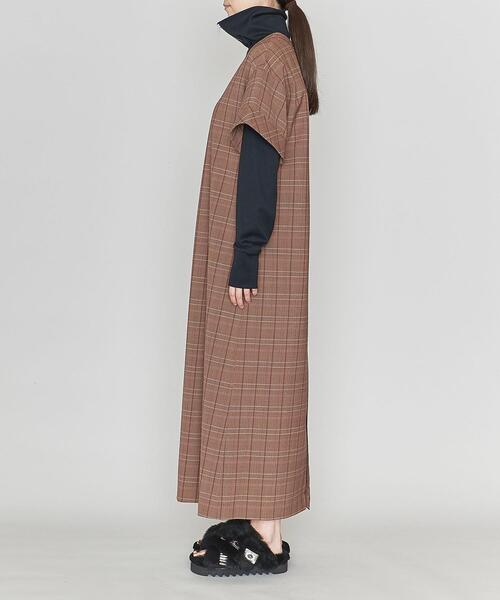 ASTRAET（アストラット）の「＜ASTRAET（アストラット）＞グレンチェック Vネック ワンピース（ワンピース・レディース・ブラウン・FREE）」の3枚目の写真