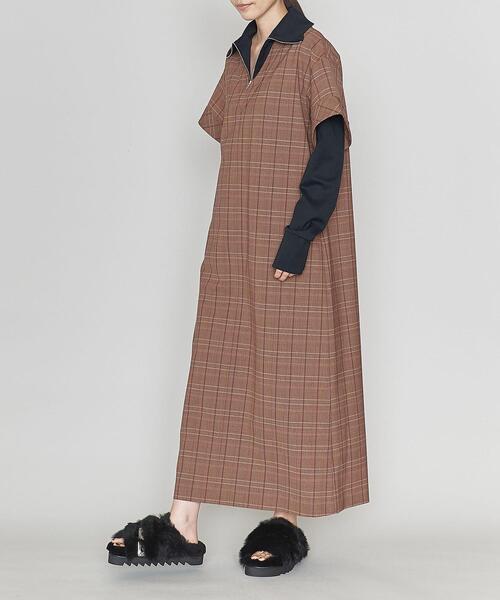 ASTRAET（アストラット）の「＜ASTRAET（アストラット）＞グレンチェック Vネック ワンピース（ワンピース・レディース・ブラウン・FREE）」の2枚目の写真