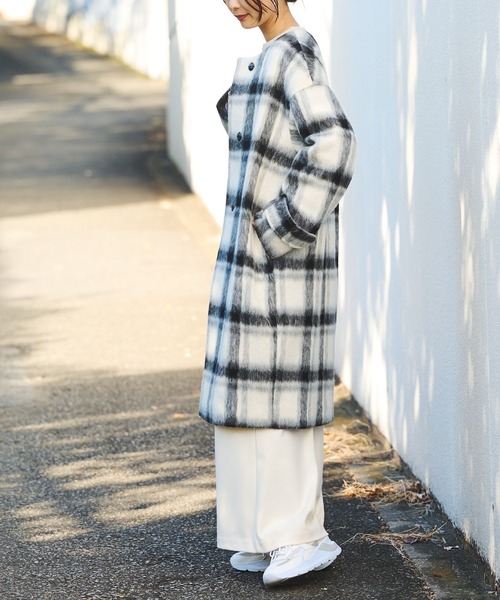 BONbazaar（ボンバザール）の「★OT★《素材感が魅力》スライバービッグチェックコート（ノーカラーコート・レディース・ホワイト系その他/オレンジ系その他・FREE）」の4枚目の写真