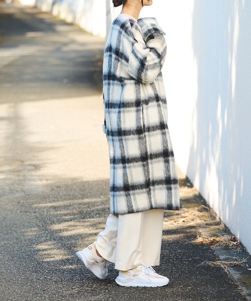 BONbazaar（ボンバザール）の「★OT★《素材感が魅力》スライバービッグチェックコート（ノーカラーコート・レディース・ホワイト系その他/オレンジ系その他・FREE）」の7枚目の写真