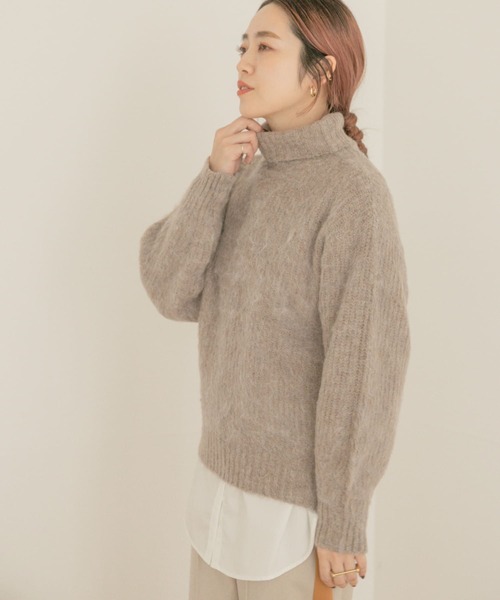 ITEMS URBANRESEARCH(アイテムズ アーバンリサーチ)の「ウールミックスタートルネックニット(ニット/セーター・レディース・ベージュ/チャコールグレー/グリーン・FREE)」の2枚目の写真