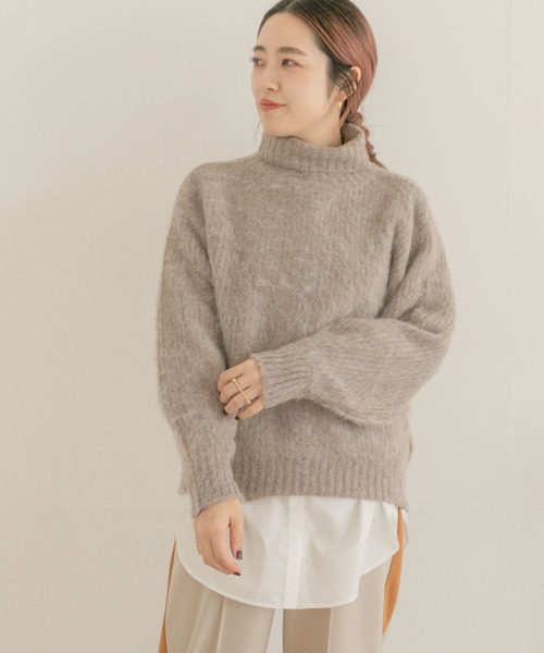 ITEMS URBANRESEARCH(アイテムズ アーバンリサーチ)の「ウールミックスタートルネックニット(ニット/セーター・レディース・ベージュ/チャコールグレー/グリーン・FREE)」の4枚目の写真