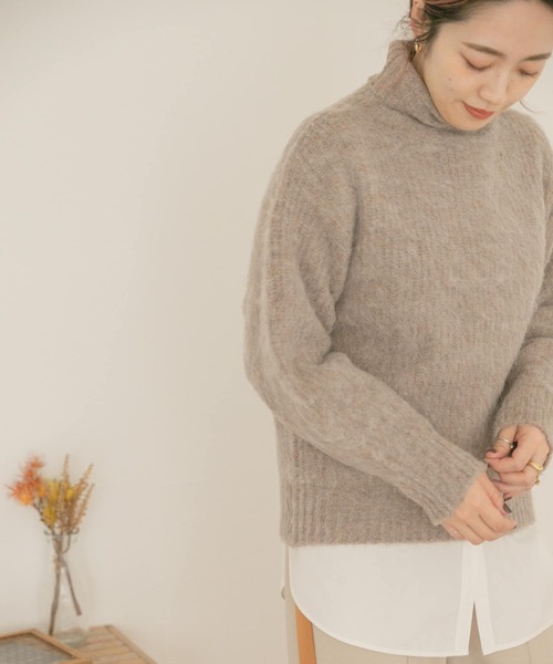 ITEMS URBANRESEARCH(アイテムズ アーバンリサーチ)の「ウールミックスタートルネックニット(ニット/セーター・レディース・ベージュ/チャコールグレー/グリーン・FREE)」の5枚目の写真