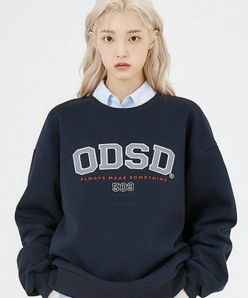 ODD STUDIO(オッドスタジオ)の「ODD STUDIO(オッドスタジオ) /ODSD APPLIQUE LOGO SWEAT SHIRTS/ロゴ クルーネック スウェット(スウェット・メンズ・ブラック/ネイビー/グレー/オレンジ/ブルー/クリーム・M/L)」の4枚目の写真