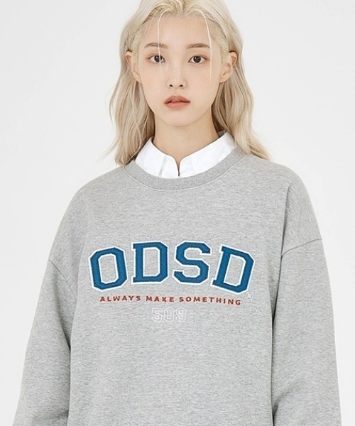 ODD STUDIO(オッドスタジオ)の「ODD STUDIO(オッドスタジオ) /ODSD APPLIQUE LOGO SWEAT SHIRTS/ロゴ クルーネック スウェット(スウェット・メンズ・ブラック/ネイビー/グレー/オレンジ/ブルー/クリーム・M/L)」の2枚目の写真