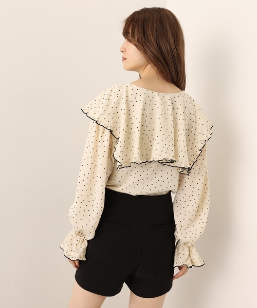 one after another NICE CLAUP(ワンアフターアナザーナイスクラップ)の「ビックカラ―メローブラウス(シャツ/ブラウス・レディース・ベージュ/オフホワイト/ストライプ/ドット・FREE)」の7枚目の写真